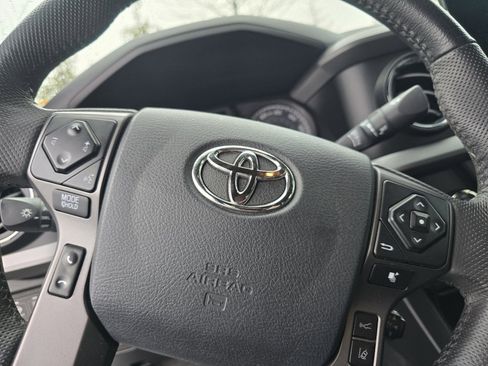 Used 2020 Toyota Tacoma TRD Off-Road image 21