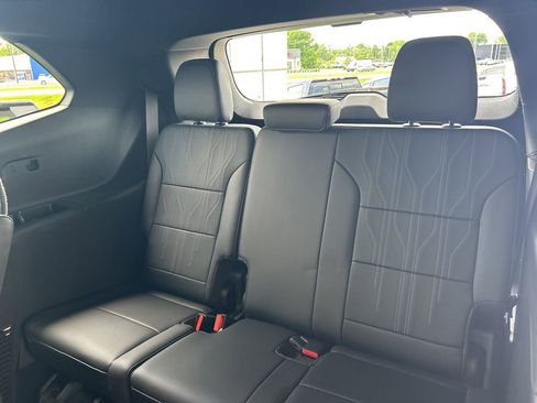 Used 2025 Buick Enclave Avenir w/ Super Cruise Package FWD image 10