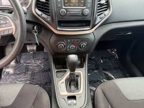 Used 2014 Jeep Cherokee Sport FWD image 12