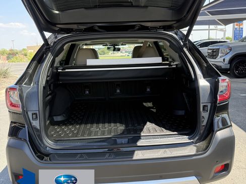 Used 2025 Subaru Outback Limited AWD/4WD image 9