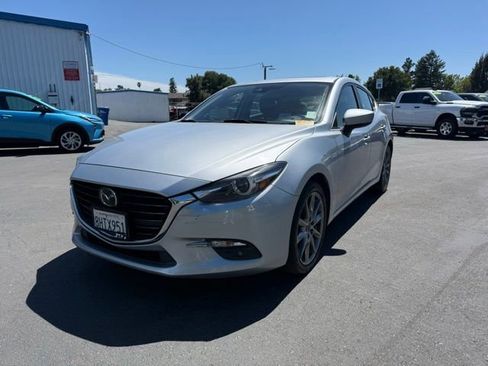 Used 2018 MAZDA MAZDA3 Grand Touring w/ Premium Equipment Package FWD image 4