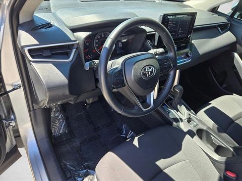Used 2022 Toyota Corolla Cross LE image 9