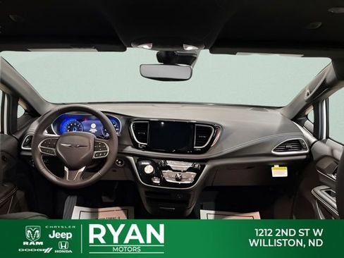 New 2026 Chrysler Pacifica Select image 2