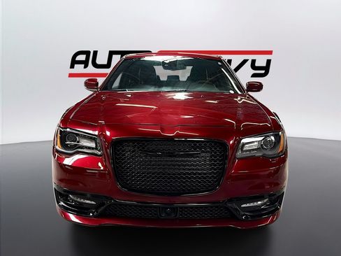 Used 2023 Chrysler 300 S w/ Comfort Group RWD image 2