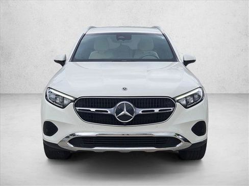 Used 2023 Mercedes-Benz GLC 300 4MATIC image 2