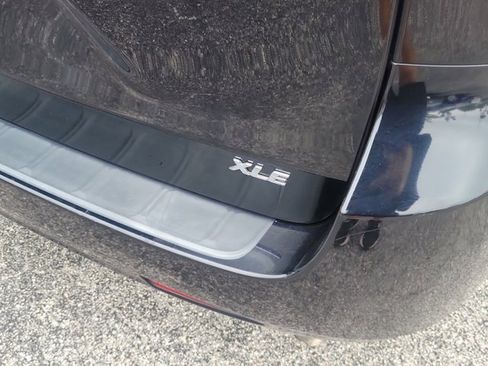 Used 2016 Toyota Sienna XLE image 5