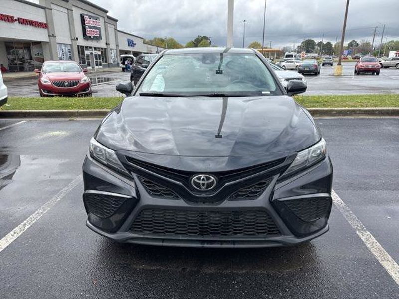 Certified 2021 Toyota Camry SE image 1