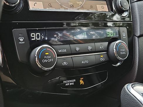 Certified 2019 Nissan Rogue SV w/ Premium Package image 15