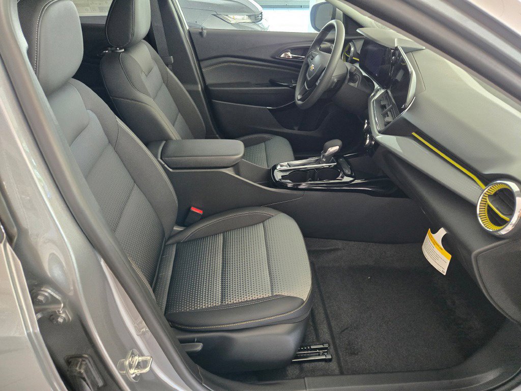New 2026 Chevrolet Trax LT FWD image 5