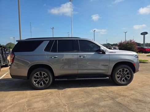 Used 2022 Chevrolet Tahoe Z71 w/ Luxury Package AWD/4WD image 4