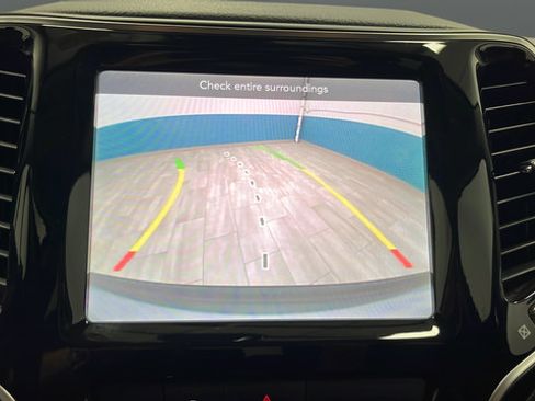 Used 2019 Jeep Cherokee Limited AWD/4WD image 13