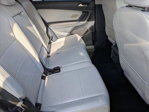 Used 2018 Volkswagen Tiguan SE image 19