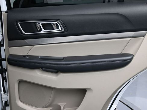 Used 2018 Ford Explorer XLT w/ Equipment Group 201A image 22