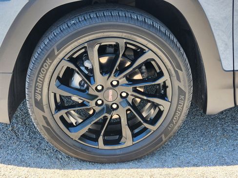 Used 2024 GMC Terrain SLE w/ Driver Convenience Package FWD image 29