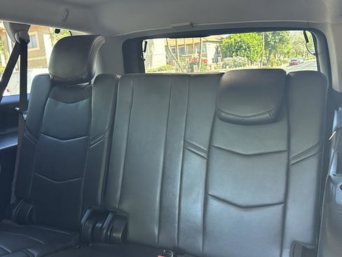Used 2019 Cadillac Escalade ESV Luxury AWD/4WD image 41