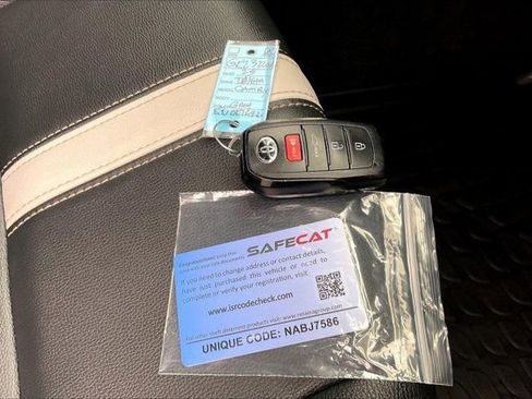 Used 2025 Toyota Camry SE w/ Convenience Package image 11