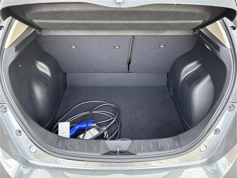 Used 2018 Nissan Leaf SV w/ SV Technology Package image 17