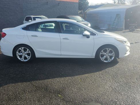 Used 2017 Chevrolet Cruze Premier image 3