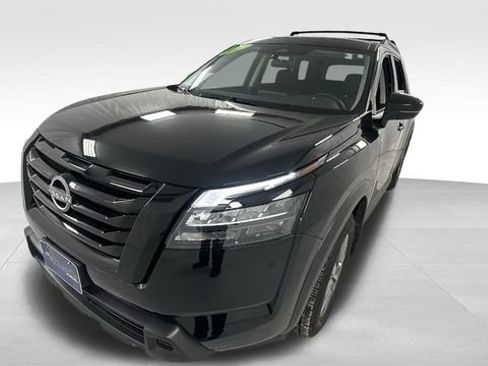 Used 2024 Nissan Pathfinder SV w/ SV Premium Package image 7