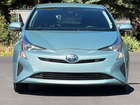 Used 2017 Toyota Prius Three image 10