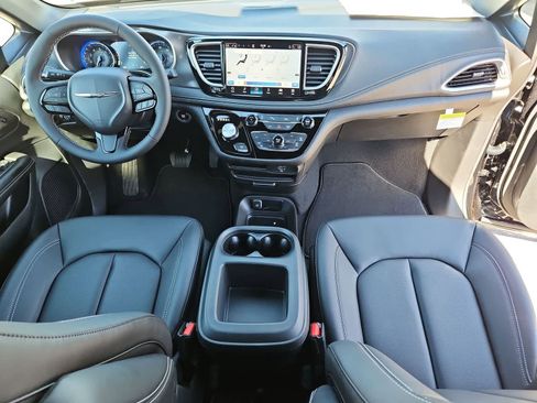 New 2026 Chrysler Pacifica Select image 15