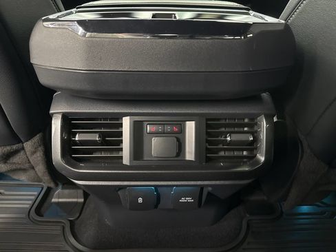 Used 2023 Ford F150 Lariat w/ Equipment Group 502A High AWD/4WD image 18