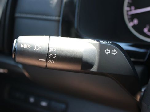 Used 2025 Nissan Pathfinder SL FWD image 40