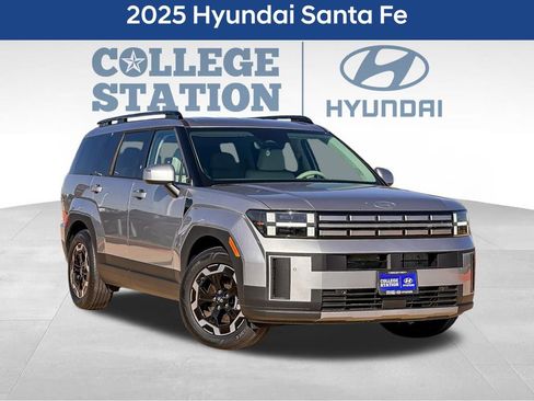 Used 2025 Hyundai Santa Fe SEL image 3