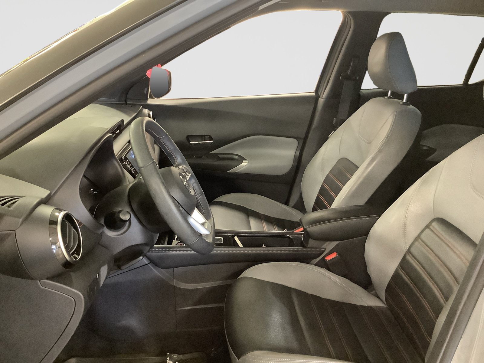 Used 2021 Nissan Kicks SR w/ SR Premium Package FWD image 11