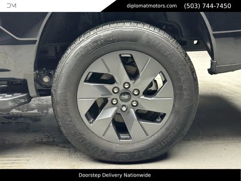 Used 2025 Ford F150 Lightning Lariat image 38