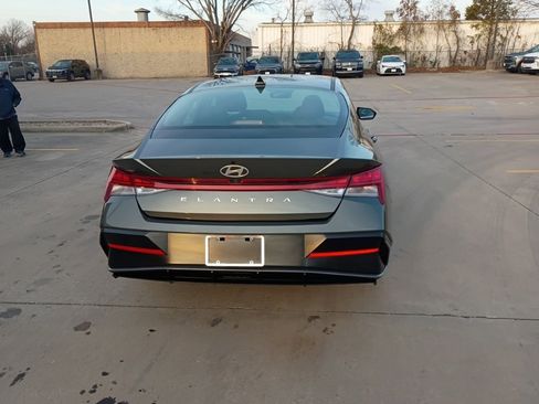 Used 2025 Hyundai Elantra SEL image 6