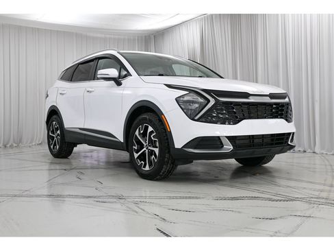 Used 2023 Kia Sportage EX image 2