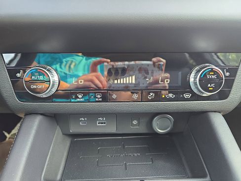 New 2025 Mitsubishi Outlander SE image 22