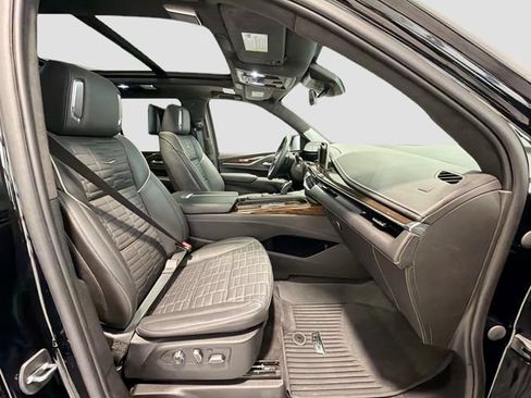 Used 2023 Cadillac Escalade Sport Platinum w/ LPO, ONYX Package AWD/4WD image 26