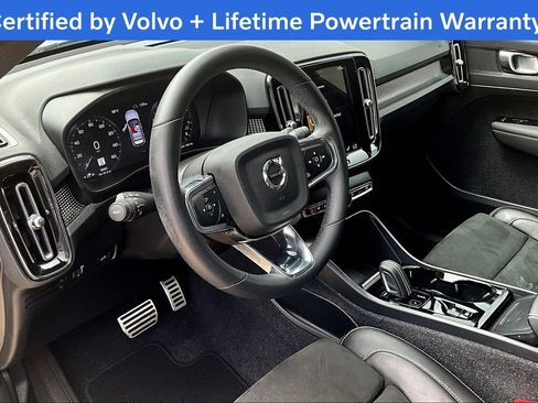 Used 2022 Volvo XC40 T5 R-Design image 17