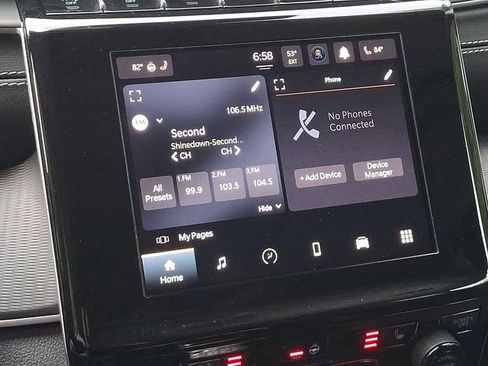Used 2023 Jeep Grand Cherokee Laredo AWD/4WD image 17