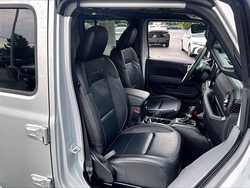 Used 2023 Jeep Wrangler Unlimited Sahara w/ Cold Weather Group AWD/4WD image 11