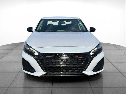 Used 2024 Nissan Altima 2.5 SR FWD image 2