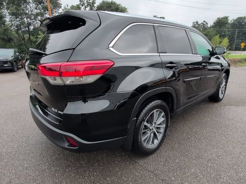 Used 2019 Toyota Highlander XLE AWD/4WD image 7