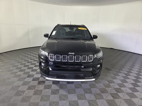 Certified 2025 Jeep Compass Limited image 3