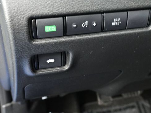 Used 2024 Nissan Sentra SV FWD image 25