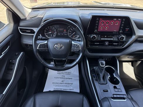 Used 2021 Toyota Highlander XLE FWD image 18