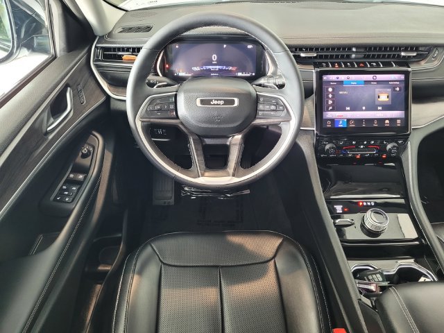 Used 2023 Jeep Grand Cherokee L Limited w/ Luxury Tech Group II AWD/4WD image 16
