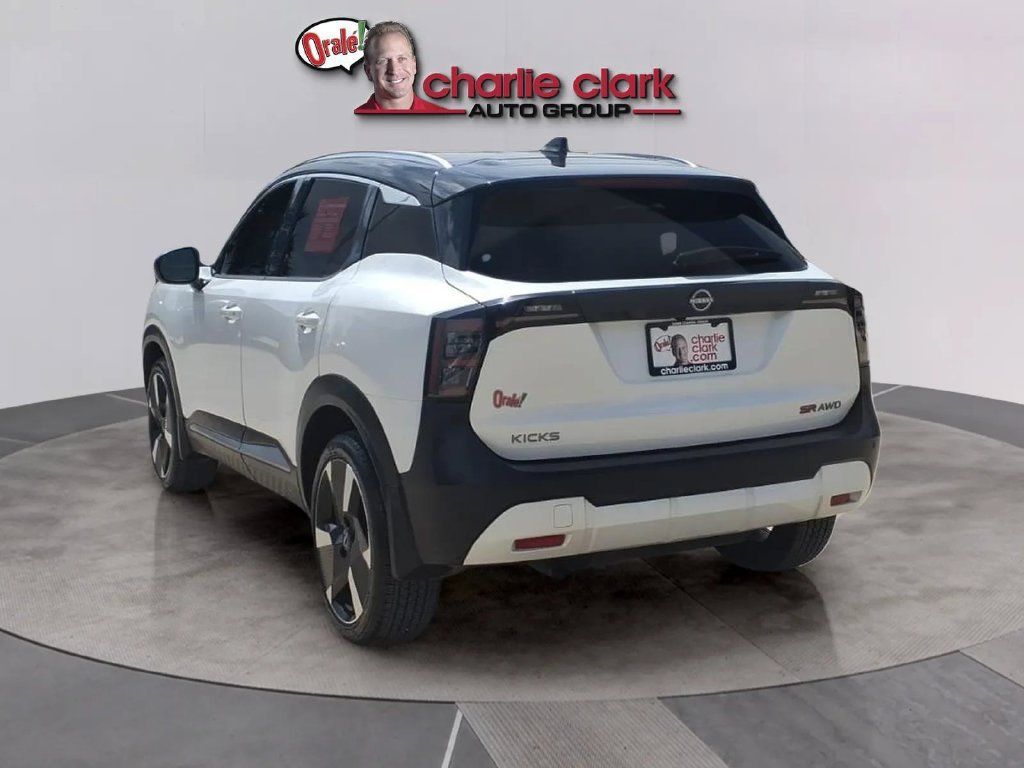 Used 2025 Nissan Kicks SR AWD/4WD image 3