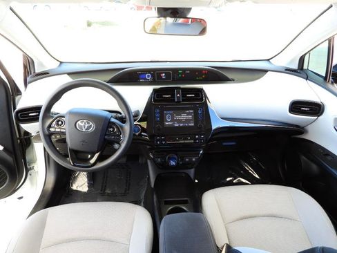Used 2019 Toyota Prius L Eco image 28