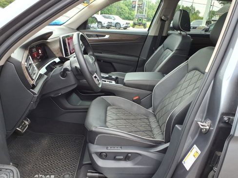Used 2024 Volkswagen Atlas SEL Premium R-Line AWD/4WD image 4