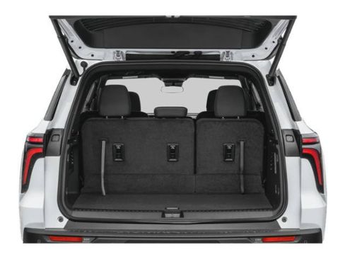 Used 2025 Chevrolet Traverse LT FWD image 13