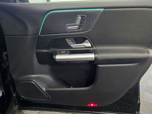 Used 2025 Mercedes-Benz GLA 250 4MATIC image 25