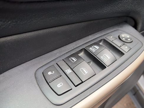 Used 2017 Jeep Cherokee Limited AWD/4WD image 13