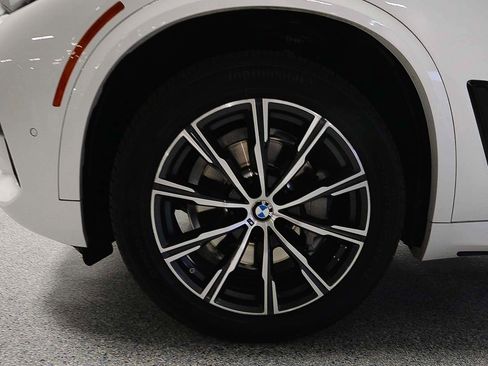 Used 2023 BMW X5 xDrive40i w/ M Sport Package image 5